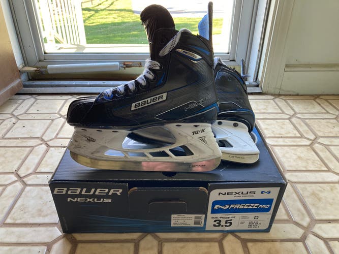 Junior Bauer Regular Width Size 3.5 Nexus Freeze Pro Hockey Skates