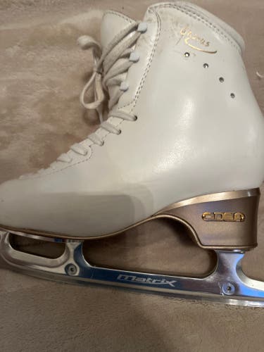 EDEA CHORUS figure skates with MATRIX LEGACY blades size 240