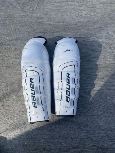 Hockey shin pads