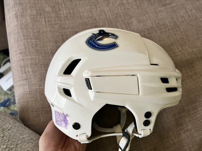 Canucks CCM super tacks x White helmet