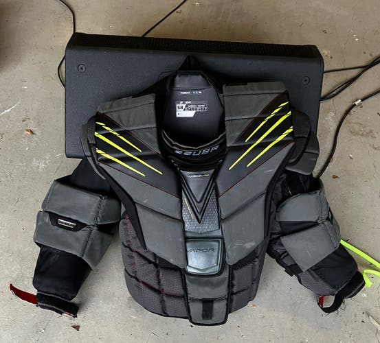 Used Senior Medium Bauer Hyperlite Goalie Chest Protector