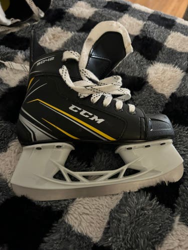 Ccm Hockey Skates Youth size 1 - new CCM 9042