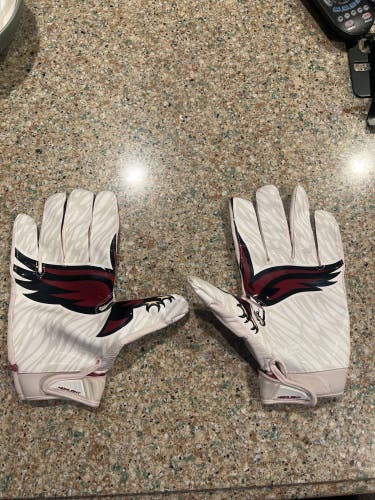 Boston College White XXL Under Armour Gloves