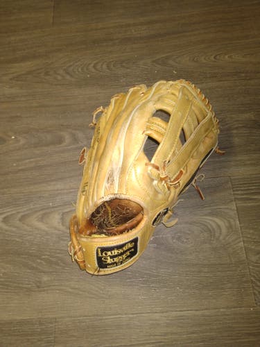Used Louisville Slugger Right Hand Throw Outfield Baseball Glove 12.5"