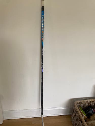Junior Left Hand P28  Nexus Sync Hockey Stick