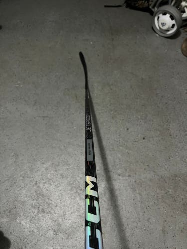 Senior Right Handed P28  JetSpeed FT5 Pro Hockey Stick