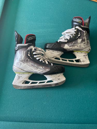 Used Bauer   10 Vapor Hyperlite Hockey Skates