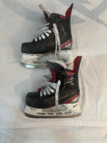 Junior Used Bauer Vapor X2.5 Hockey Skates Regular Width Size 1