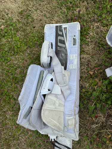 Medium Bauer  Supreme 3S Goalie Leg Pads