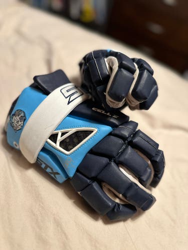 UNC STX Cell 5 Lacrosse Gloves