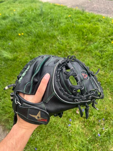 Right Hand Throw 33" CM3000SBK Catcher's Glove