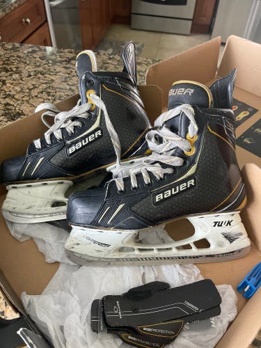 Senior Bauer Regular Width  7 Supreme TotalOne NXG Hockey Skates