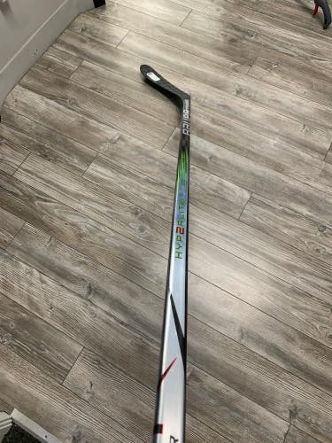 P28 77 Flex Left Vapor Hyperlite 2 Hockey Stick