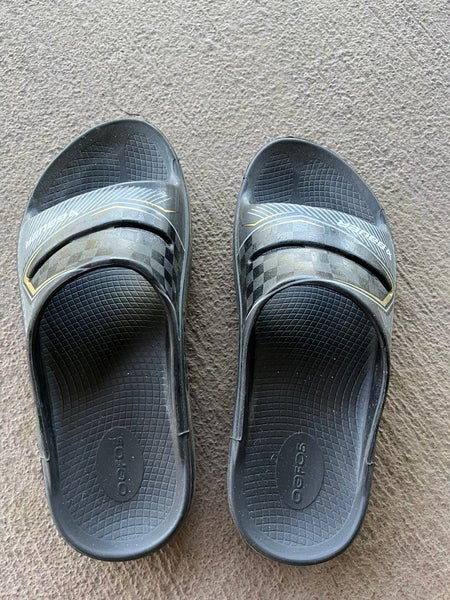 Bauer Oofos sandals size 10