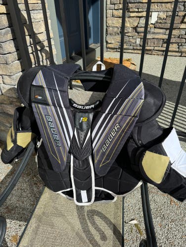 Used Large Bauer Supreme 1S Goalie Chest Protector