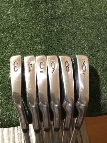 Titleist 695MB Forged Irons Set (3-9 Irons, No 7) Project X Rifle Steel Shafts