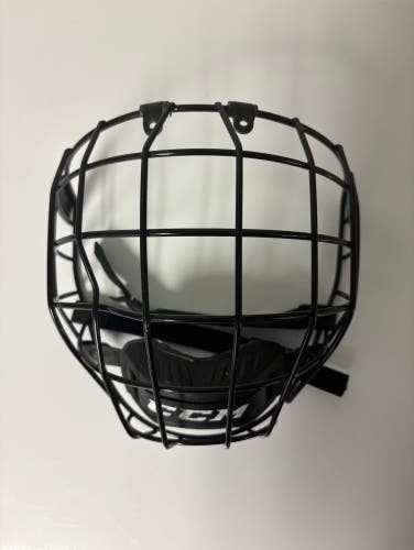 Used Medium CCM Full Cage FM580