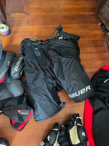 Senior Medium Bauer Vapor Hyperlite Hockey Pants