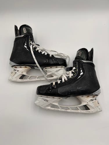Lightly Used Senior Bauer Pro Stock 7 Vapor Hyperlite Hockey Skates