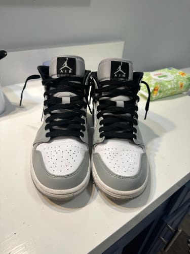 Men's Size 9.0 (Women's 10) Nike Jordan 1