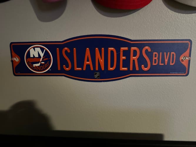 NY Islanders Sign