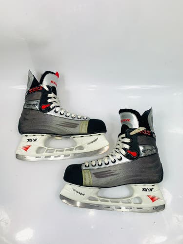 Senior Bauer Regular Width 8.5 Vapor XXX Hockey Skates
