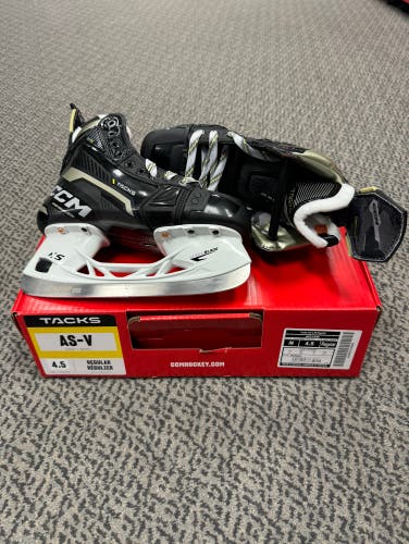 CCM Tacks AS-V size 4.5 Regular width skates