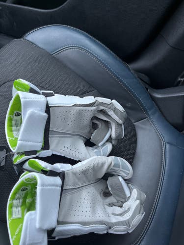 New  Maverik 13" m6 Lacrosse Gloves