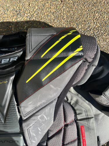 Bauer hyperlite Chest