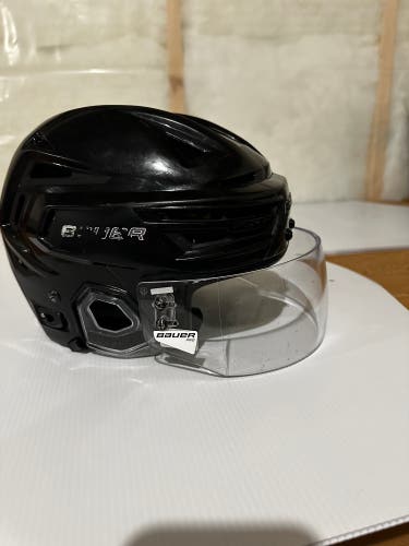 Used Medium Bauer Re-Akt 150 Helmet