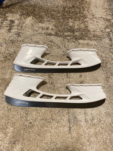 USED BAUER PULSE TI BLADES WITH TUUK HOLDERS SIZE 272