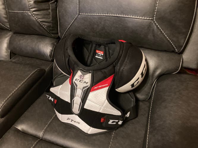 Used Medium CCM JetSpeed FT475 Shoulder Pads