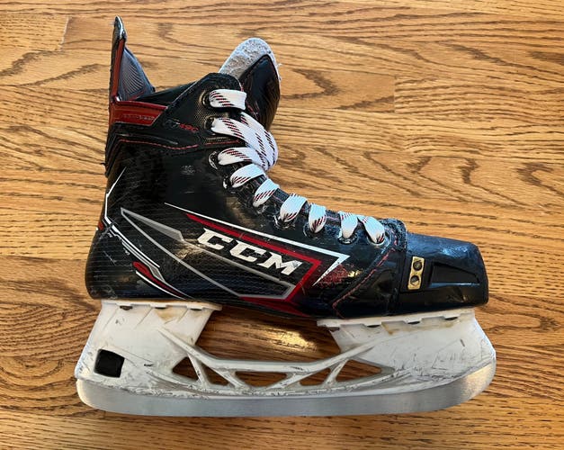 CCM Jetspeed FT490 Hockey Skates D Width - Size 5.5