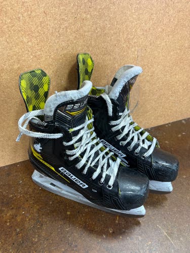 Used Intermediate Bauer Regular Width Size 5.5 Supreme Ignite Pro Hockey Skates