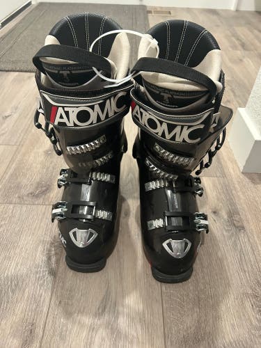 Atomic Hawk 2.0 130 ski boots