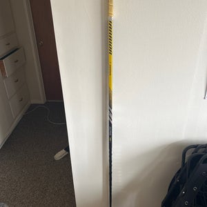 College Pro Stock Senior RH Warrior Alpha LX2 PRO W28 Hockey Stick