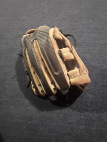 Lefty Outfield Rawlings Rev3039 - 6 (Pricing Negotiable)