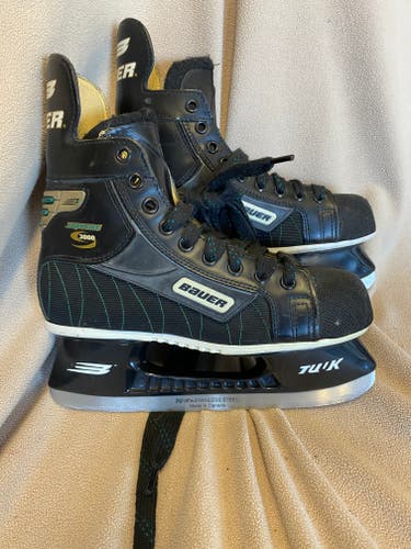 Used Intermediate Bauer Supreme 3000 Hockey Skates Regular Width Size 4