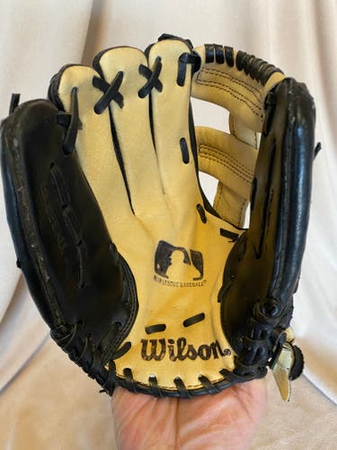 Used Left Hand Throw Wilson A0282TR11 Baseball Glove 11"