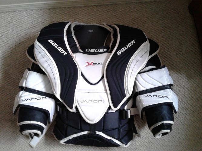 Used Large Bauer Vapor X900 Goalie Chest Protector