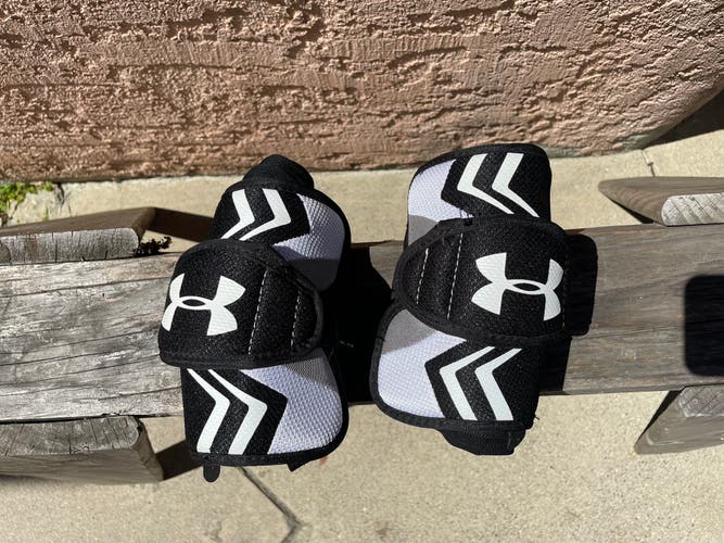 Youth Under Armour Small Black Elbow Pads