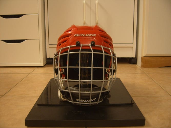 Good Condition Bauer Re-Akt 150 Hockey Helmet sz Senior Medium Red w/Bauer Cage