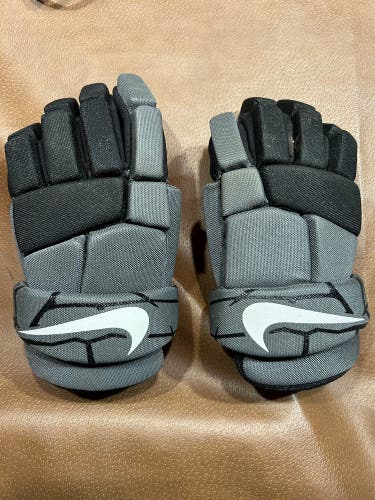 Used  Nike Medium Vapor LT Lacrosse Gloves