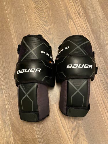 Used Bauer pro knee guards