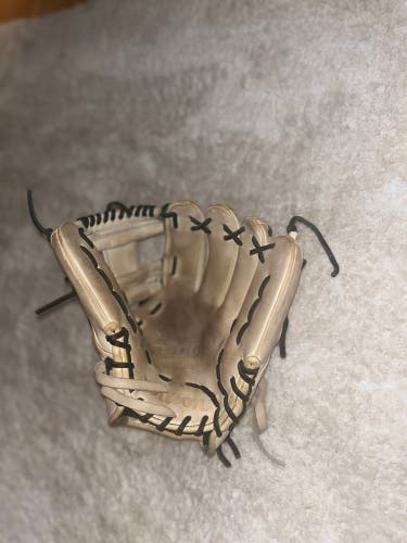 Used 2022 Infield 11.5" A2000 Baseball Glove