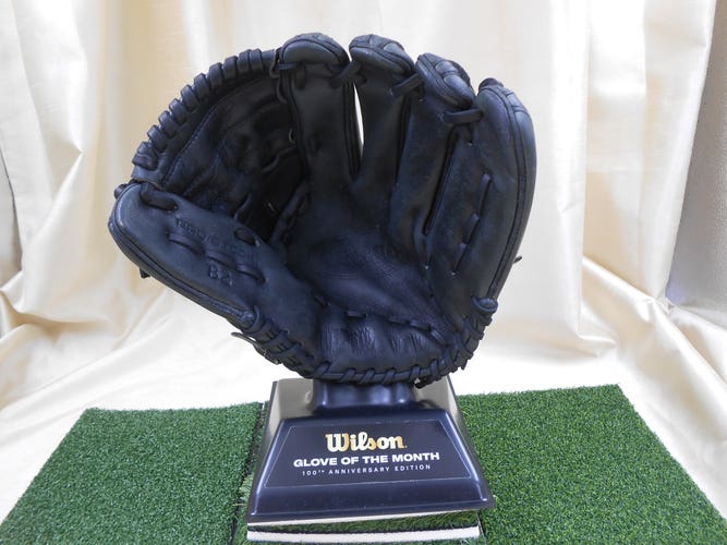 2022 Wilson A2000 B2 12" with Pro Sleeve Pitchers Baseball Glove Black RHT SAME DAY SHIPPING!