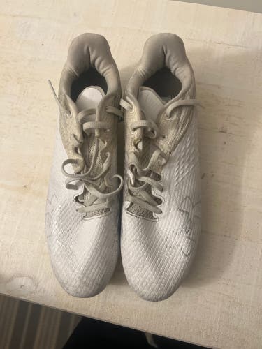 White Used Men's Under Armour blur Molded Cleats