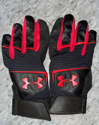 Used Small Under Armour clean up Batting Gloves