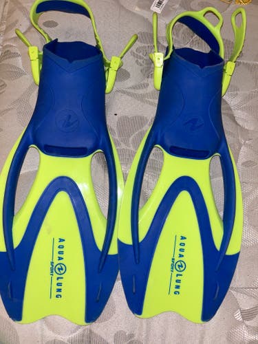 Used Kids Unisex swimming/ diving flippers