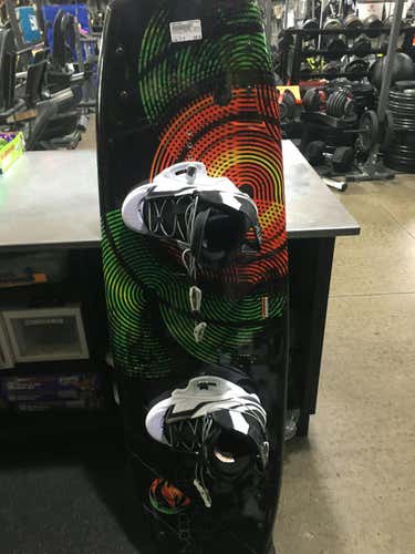 Used Hyperlite Forefront 2011 W Sz 4-8 Bind 134 Cm Wakeboards